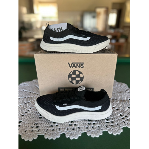 Tênis Ultrarange Unissex Vans Preto/Branco Tênis Ultrarange Unissex Vans Preto/Branco