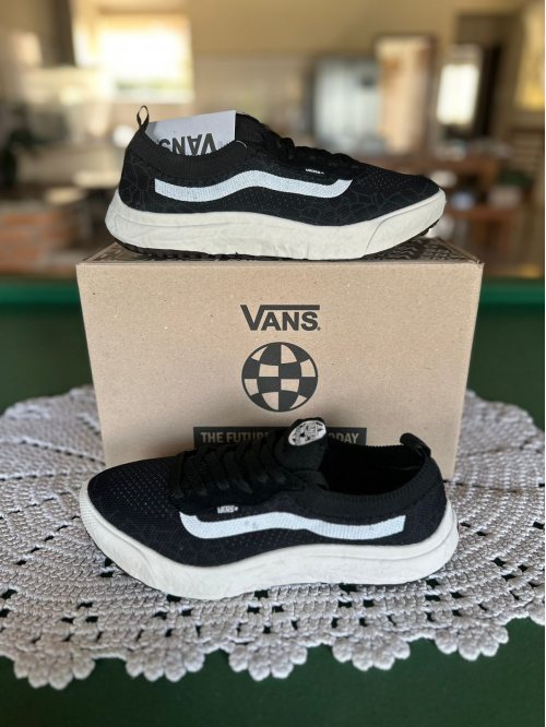 Tênis Ultrarange Unissex Vans Preto/Branco - Tênis Vans