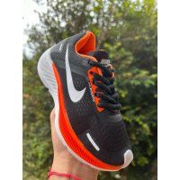 Tênis Infantil Unissex Air Zoom Nike Preto/Laranja