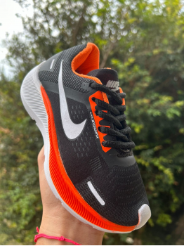 Tênis Infantil Unissex Air Zoom Nike Preto/Laranja - Tênis Nike