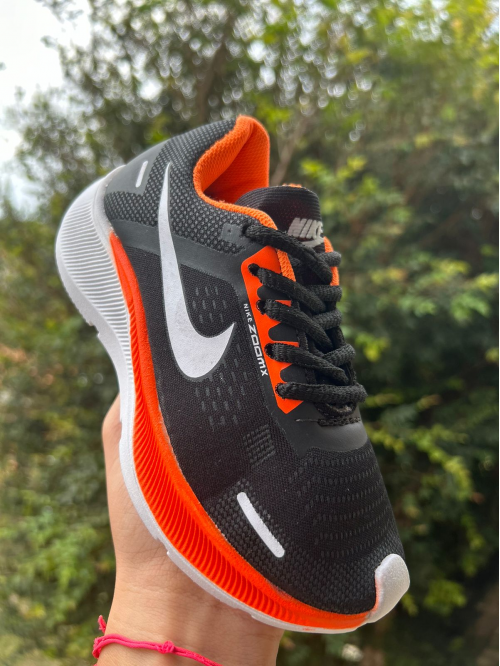 Tênis Infantil Unissex Air Zoom Nike Preto/Laranja - Tênis Nike