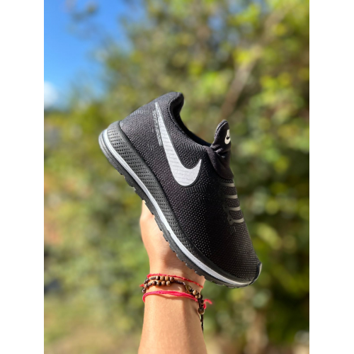 Tênis Infantil Unissex Slip Air Zoom Nike Preto/Branco Tênis Infantil Unissex Slip Air Zoom Nike Preto/Branco