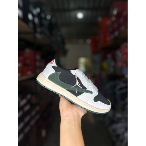 Tênis Botinha Air Jordan Low Travis Scott Preto/Verde/Branco Tênis Botinha Air Jordan Low Travis Scott Preto/Verde/Branco