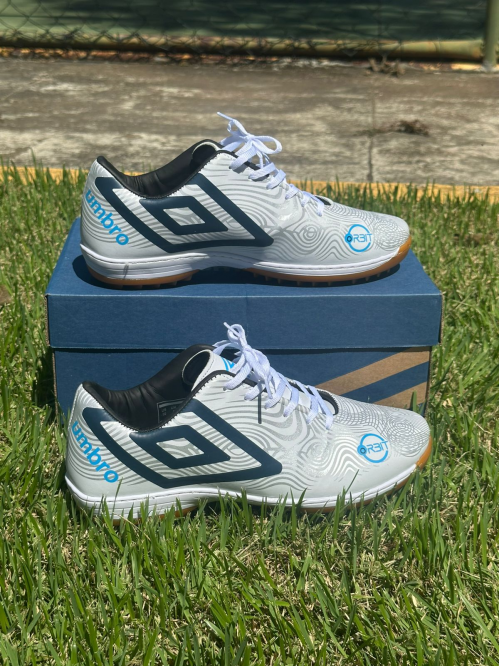 Chuteira Society Orbit Masculino Umbro Branco/Azul - Tênis Umbro