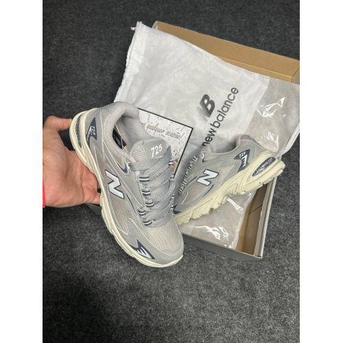 Tênis 725 Premium Feminino New Balance Cinza
