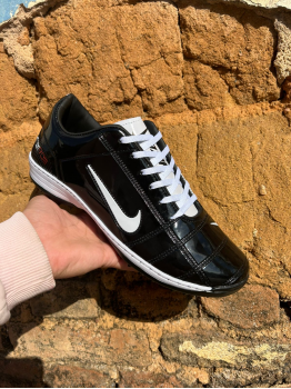 Chuteira Society Total 90 Masculino Nike Preto/Branco - Tênis Nike