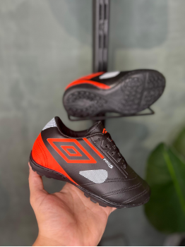 Chuteira Infantil Society Orbit Unissex Umbro Preto/Laranja - Tênis Umbro