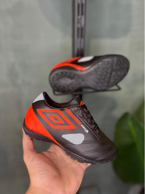 Chuteira Infantil Society Orbit Unissex Umbro Preto/Laranja - Tênis Umbro