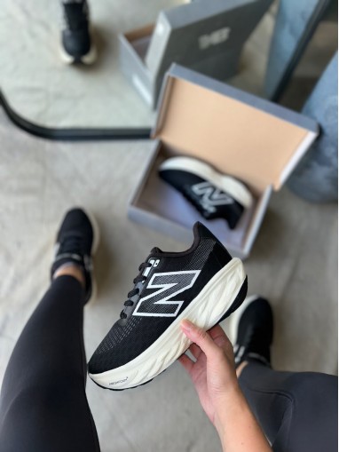 Tênis  Premium Feminino New Balance 1080 Preto - Tênis New Balance
